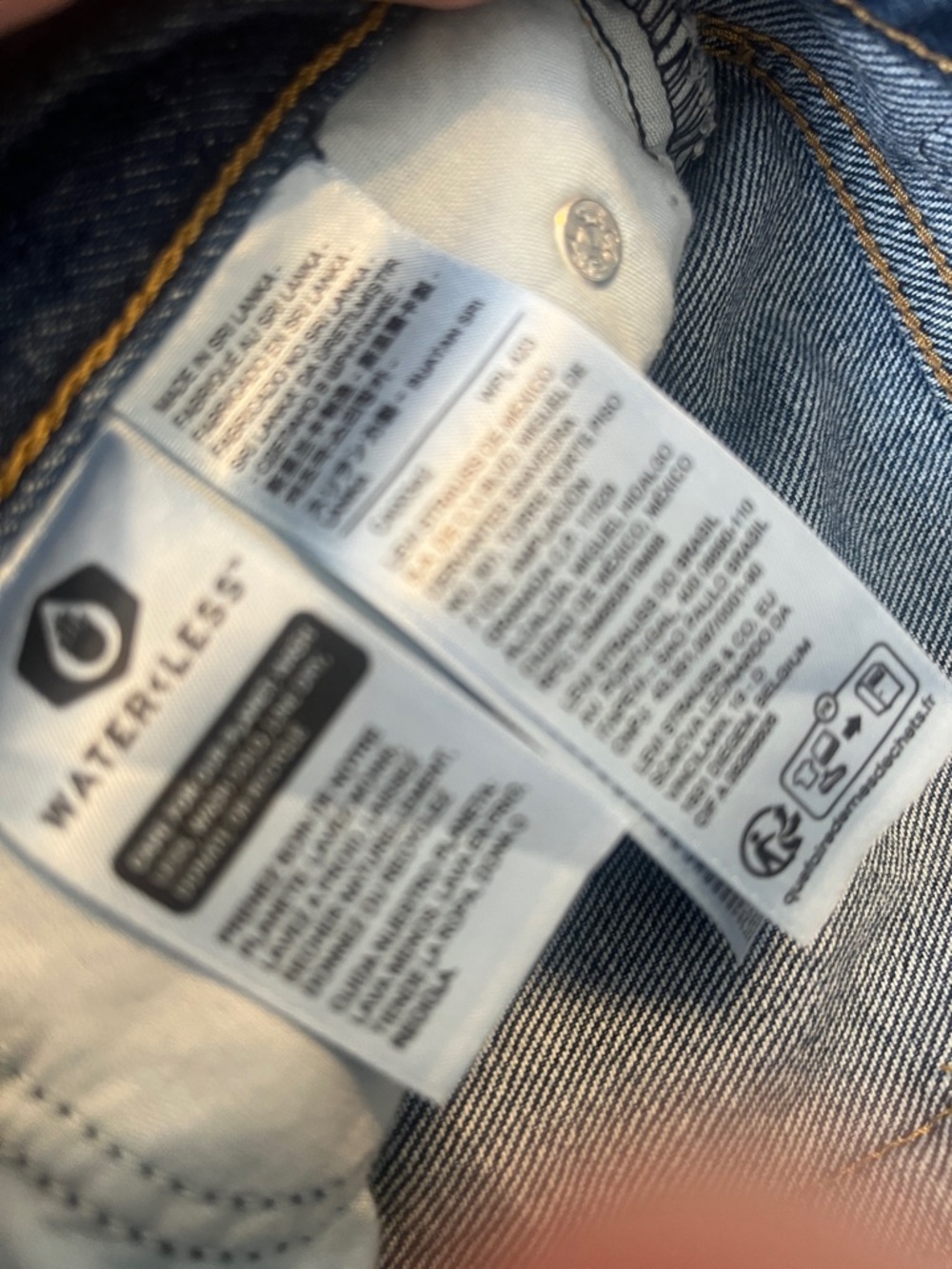Levi's ‘94 Baggy Jeans in Medium Blue Wash - Picture 3 of 6